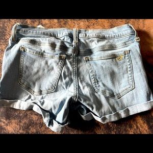 Low rise 3”in Hollister Advance Stretch shorts